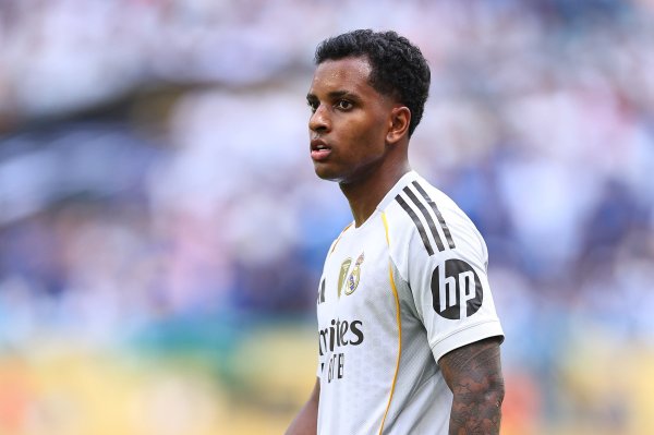 Marca: Real Madrid chưa nhận đ